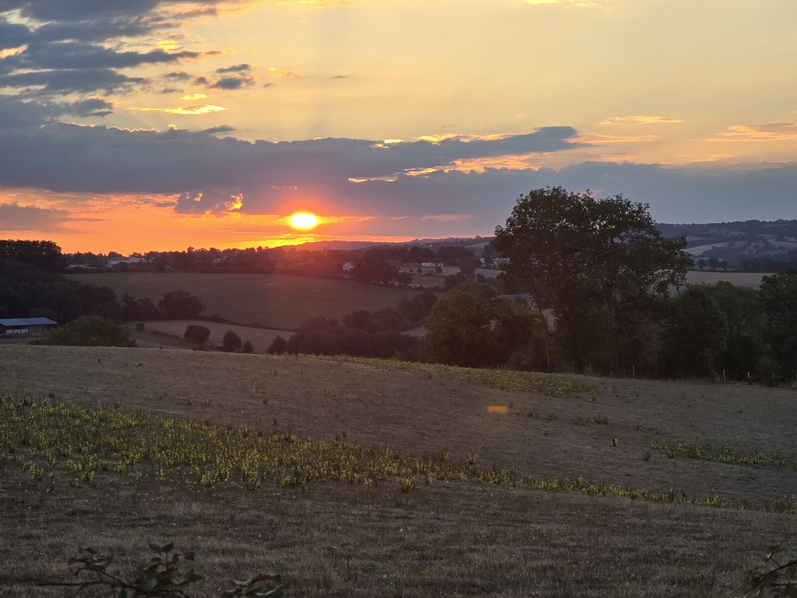 Lever du jour sur la campagne aveyronnaise