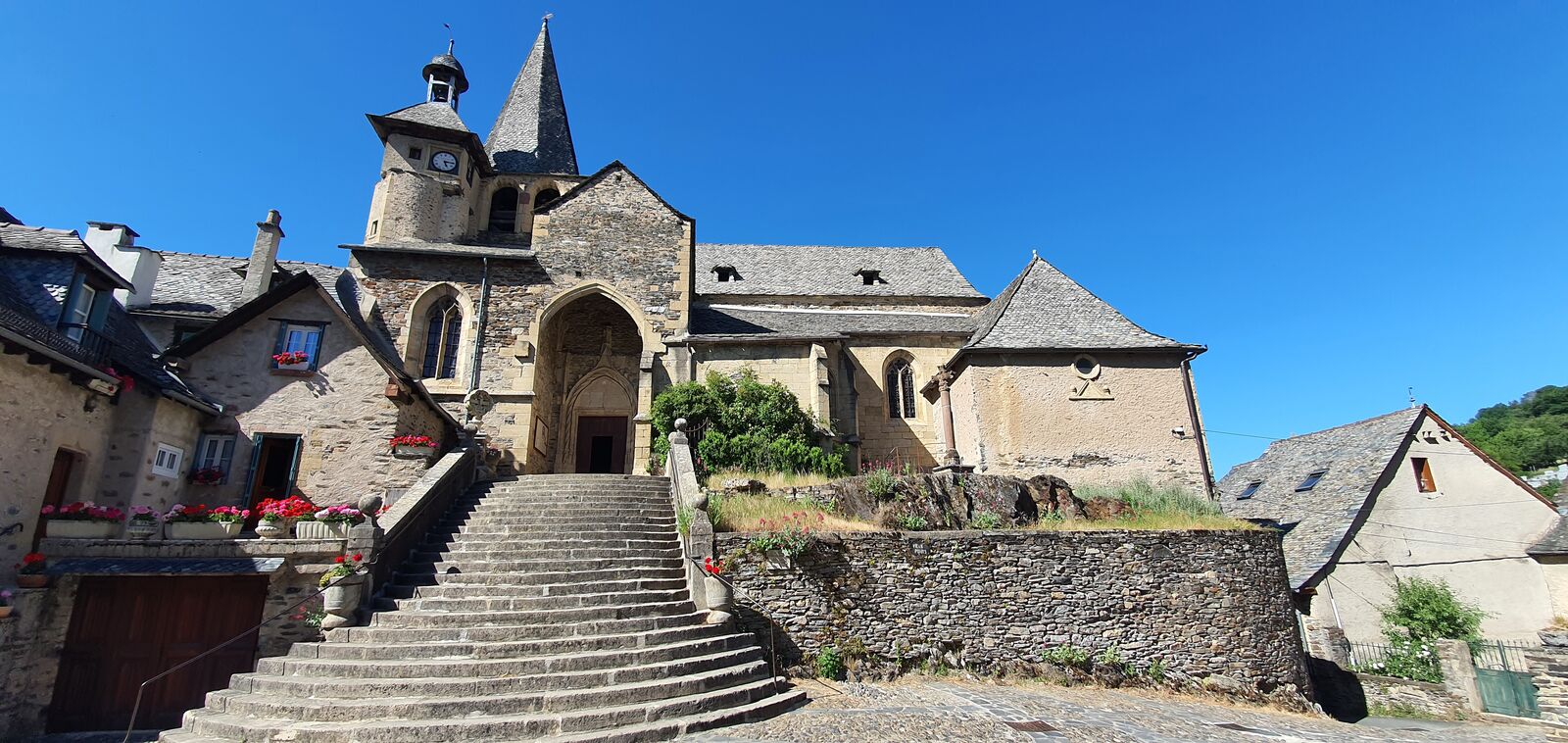 Village et église du nord Aveyron