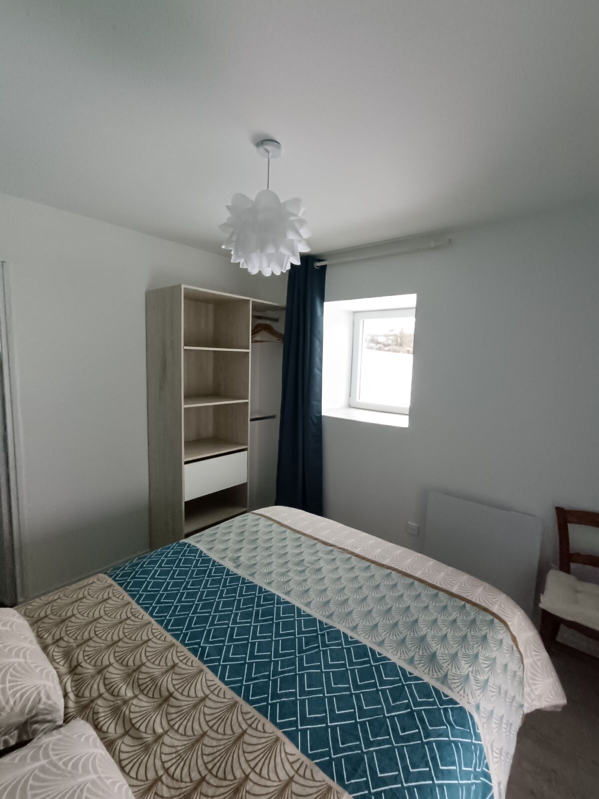 Chambre bleue de La Grange du Cros, côté dressing