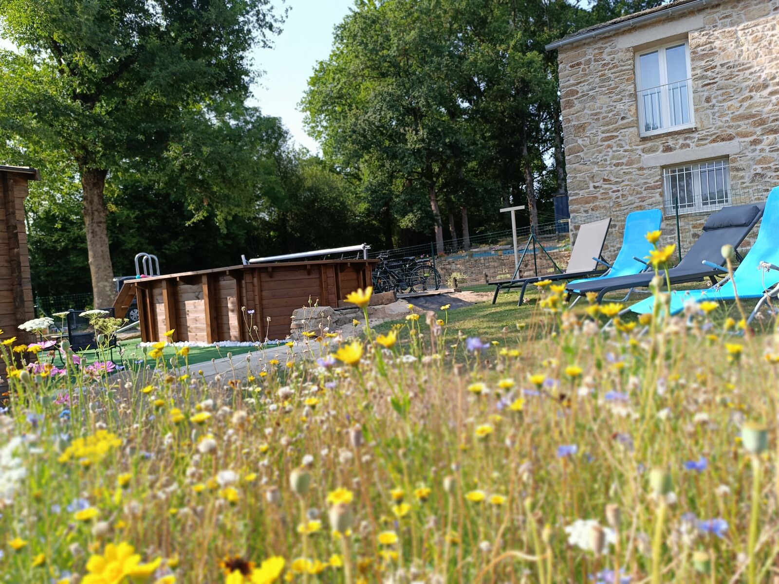 Espace piscine et détente de La Maison du Cros